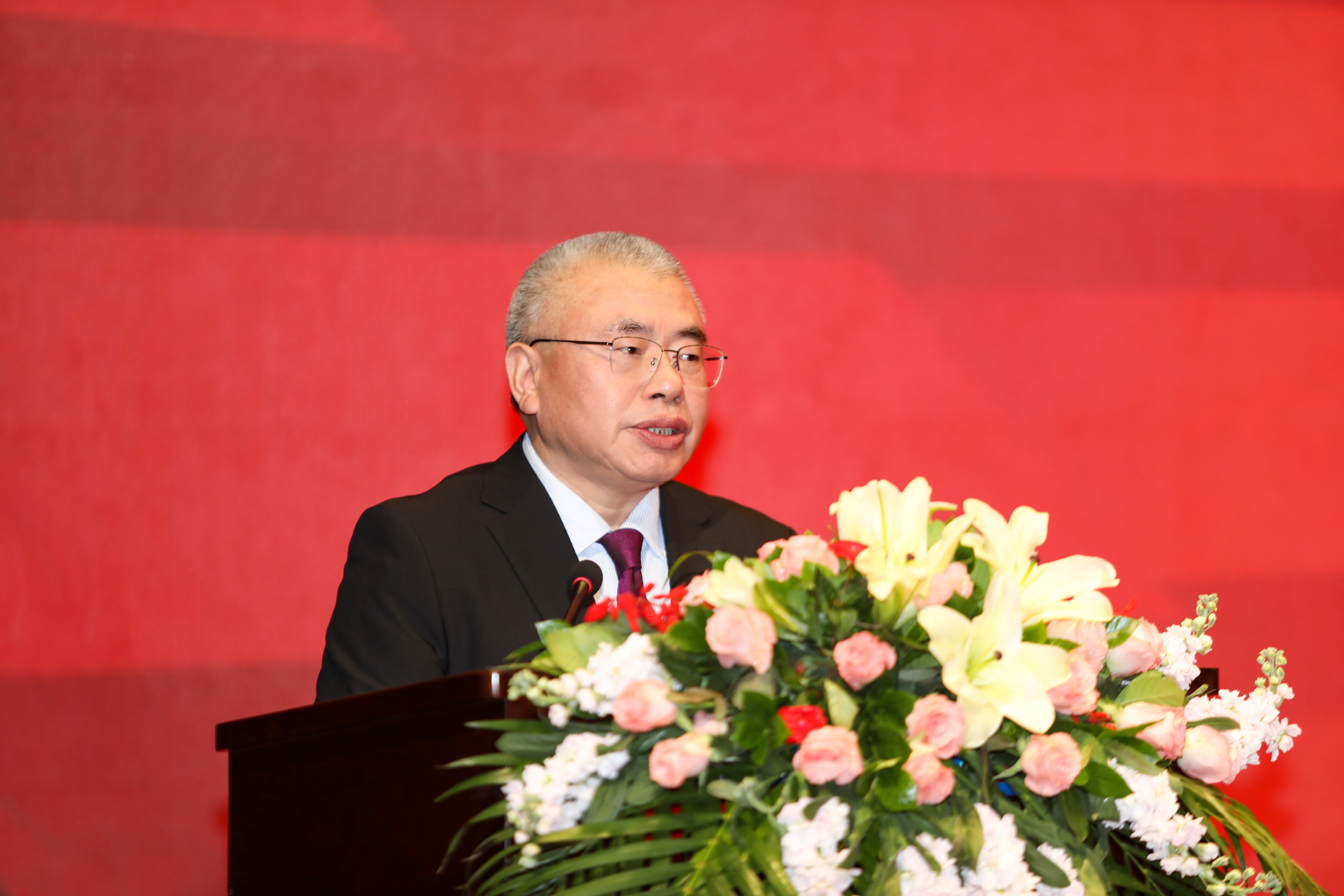 1.集團公司黨委書(shū)記、董事長(cháng)、總經(jīng)理楊安國作大會(huì )致辭.JPG